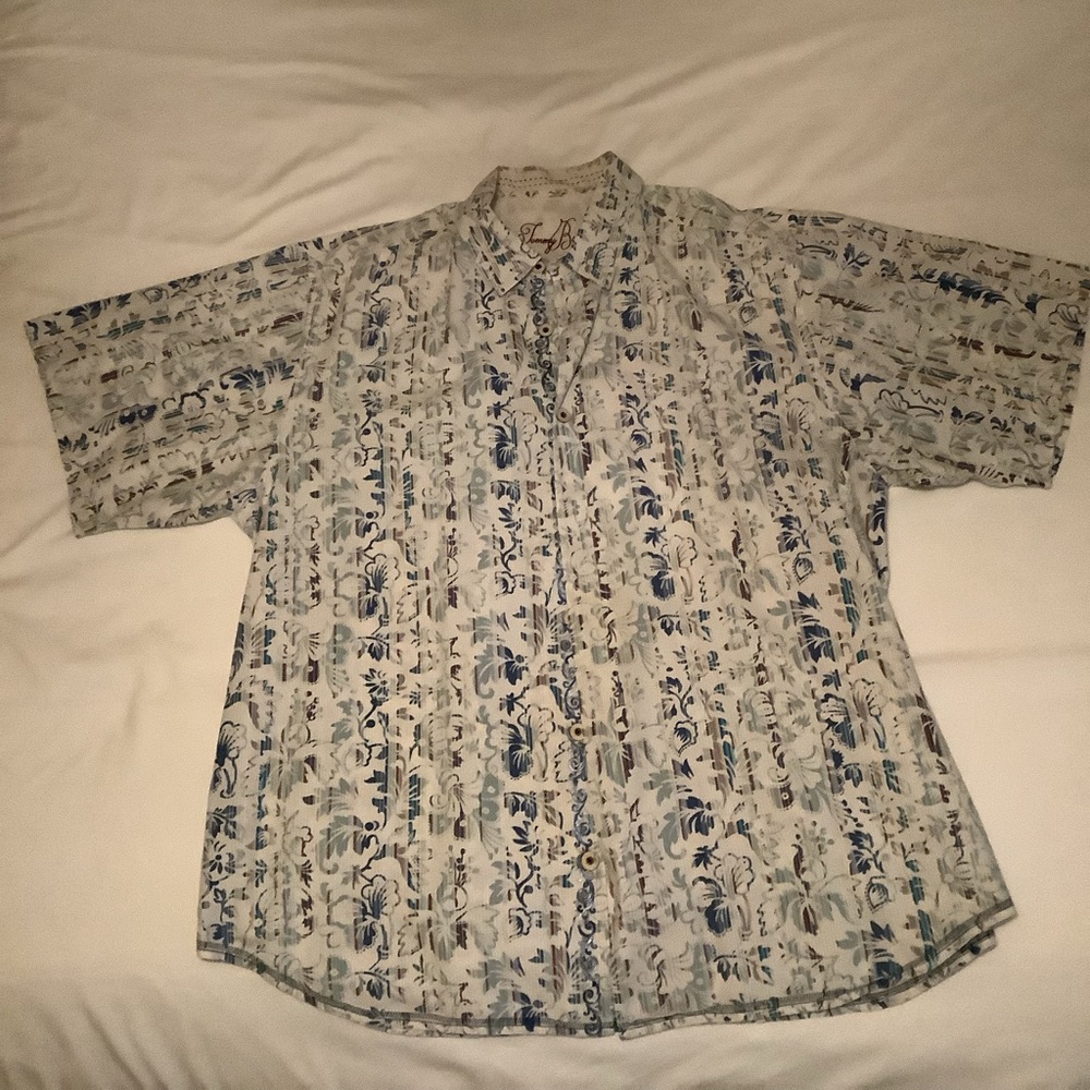 Tommy Bahama XL Button Down T-Shirt